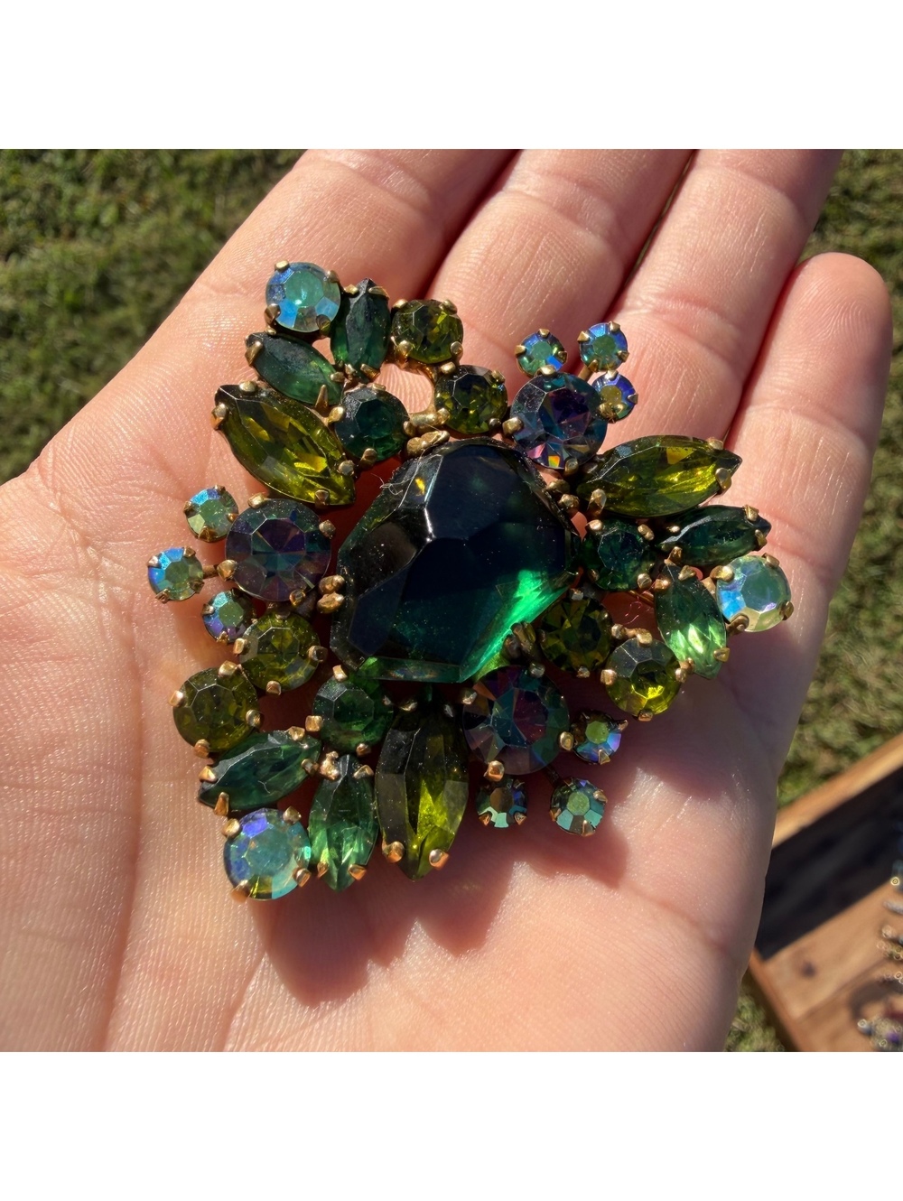 Weiss green Aurora borealis rhinestone brooch vintage 1950s